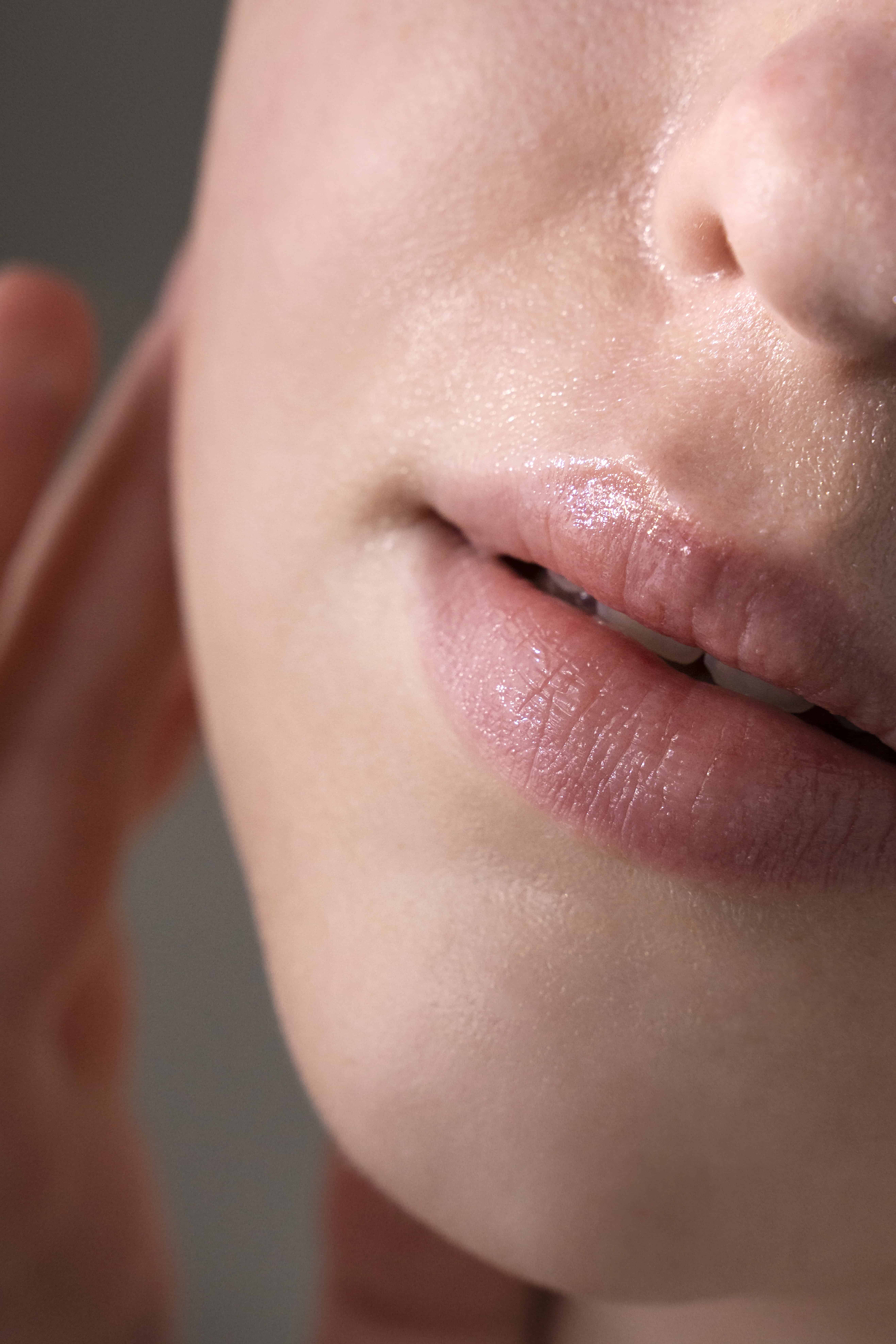close-up-portrait-woman-with-hydrated-skin